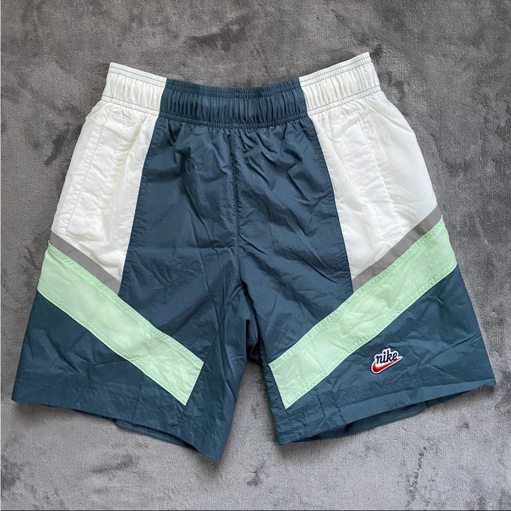 Nike Sportswear Heritage Windrunner Nylon Shorts - Ash Green CU4436-133 Size XS
